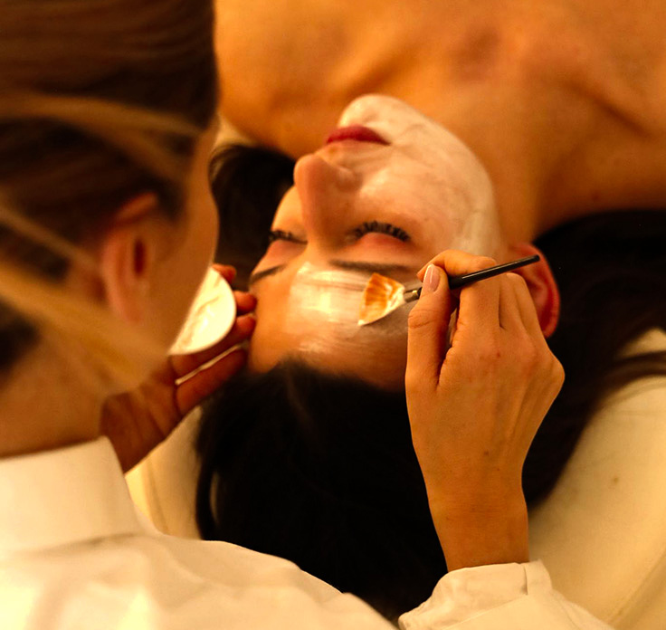 Zabiegi kosmetologiczne twarzy – mezoterapia i peelingi PCA Skin w Turowska Clinic Kleczew