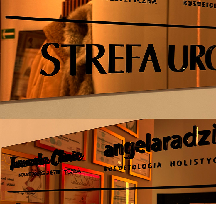 Dekoracyjne lustra w klinice Kosmetologia Estetyczna Andżelika Turowska, napis "Strefa Urody".